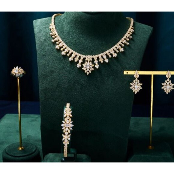 Dream A Little Dream Is A Unique One-Of-A-Kind 8-piece Tiara  Bridal Ensemble - Picture 4 of 16